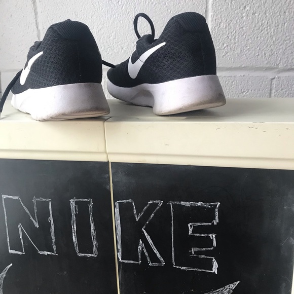 Black w: White swoosh Nike - Picture 6 of 13